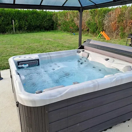 Hotel Gite Piscine Juin Sept Et Spa Fougere (Maine-et-Loire)